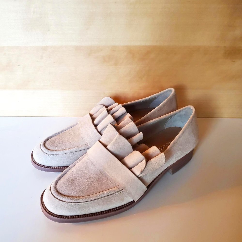 NWOB Pour La Victoire Tenley Ruffled Beige Pure Kid Suede Loafers